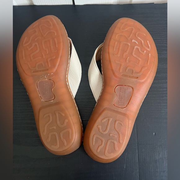 BORN Flat Thong Sandals Off White Leather - Picture 6 of 9